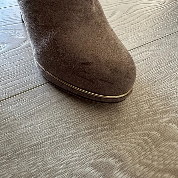 Call it Spring Heels - Picture 7 of 8